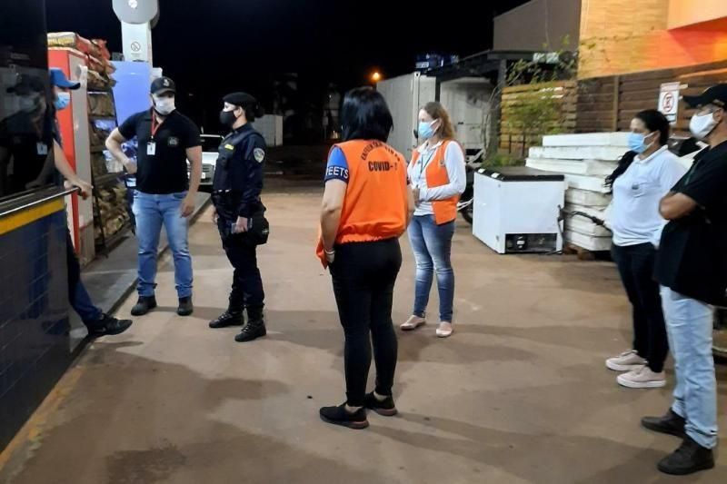 Covid-19: Fiscalização realiza operação para combater aglomerações no centro de Rolim de Moura na noite deste sábado Covid-19: Fiscalização realiza operação para combater aglomerações no centro de Rolim de Moura na noite deste sábado