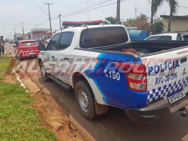 Criança é socorrida em estado grave ao ser atropelada por carro na Avenida 25 de Agosto, em Rolim de Moura Criança é socorrida em estado grave ao ser atropelada por carro na Avenida 25 de Agosto, em Rolim de Moura