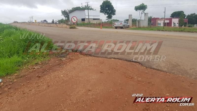 Dois veículos colidem na RO-383 nesta manhã de sexta-feira, em Rolim de Moura Dois veículos colidem na RO-383 nesta manhã de sexta-feira, em Rolim de Moura