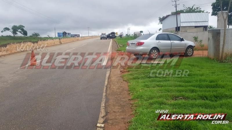 Dois veículos colidem na RO-383 nesta manhã de sexta-feira, em Rolim de Moura Dois veículos colidem na RO-383 nesta manhã de sexta-feira, em Rolim de Moura