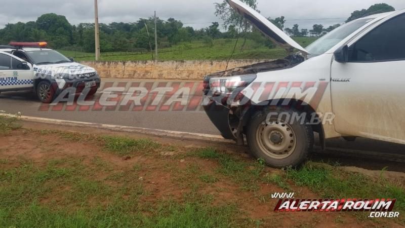 Dois veículos colidem na RO-383 nesta manhã de sexta-feira, em Rolim de Moura Dois veículos colidem na RO-383 nesta manhã de sexta-feira, em Rolim de Moura