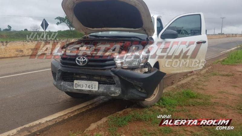 Dois veículos colidem na RO-383 nesta manhã de sexta-feira, em Rolim de Moura Dois veículos colidem na RO-383 nesta manhã de sexta-feira, em Rolim de Moura