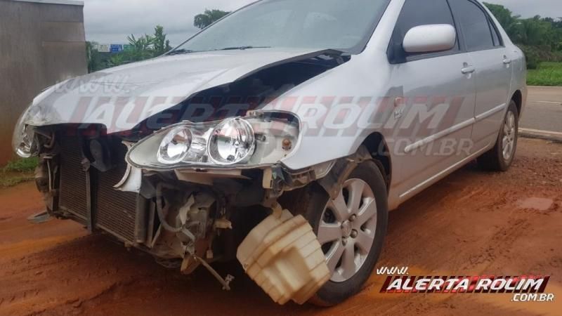 Dois veículos colidem na RO-383 nesta manhã de sexta-feira, em Rolim de Moura Dois veículos colidem na RO-383 nesta manhã de sexta-feira, em Rolim de Moura