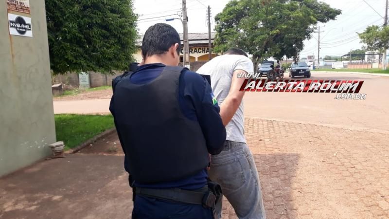 PM em Rolim de Moura prende casal suspeito de roubo em São Francisco e apreende armas de fogo, joias, dinheiro e veículos PM em Rolim de Moura prende casal suspeito de roubo em São Francisco e apreende armas de fogo, joias, dinheiro e veículos