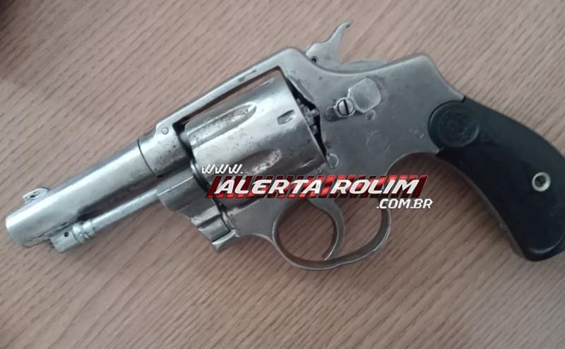 PM em Rolim de Moura prende casal suspeito de roubo em São Francisco e apreende armas de fogo, joias, dinheiro e veículos PM em Rolim de Moura prende casal suspeito de roubo em São Francisco e apreende armas de fogo, joias, dinheiro e veículos