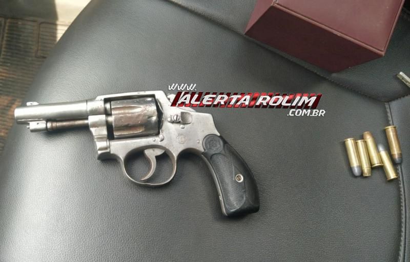 PM em Rolim de Moura prende casal suspeito de roubo em São Francisco e apreende armas de fogo, joias, dinheiro e veículos PM em Rolim de Moura prende casal suspeito de roubo em São Francisco e apreende armas de fogo, joias, dinheiro e veículos