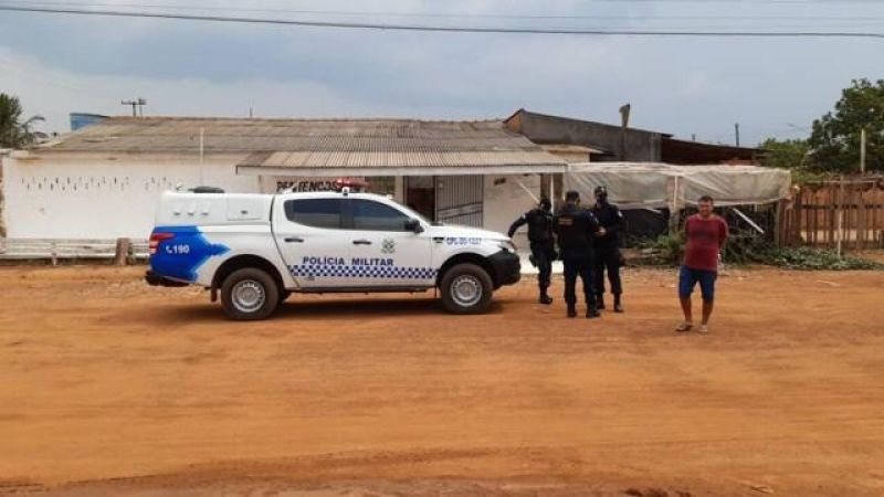 Homem é assassinado com tiro na cabeça na frente da mãe, em Vilhena Homem é assassinado com tiro na cabeça na frente da mãe, em Vilhena