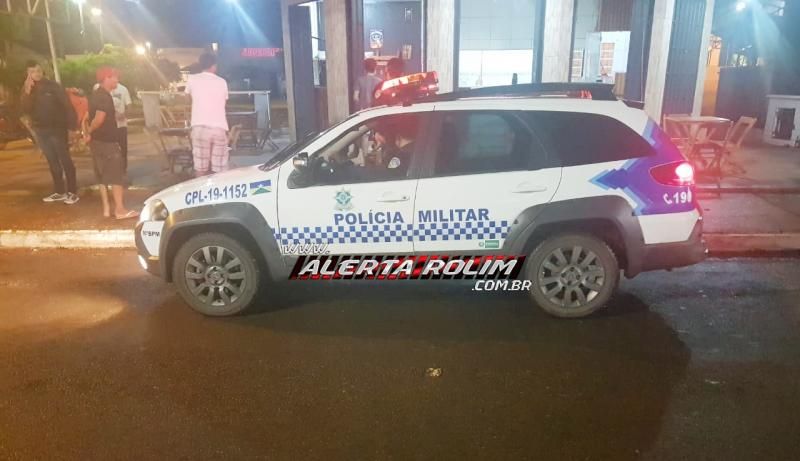 Homem é morto a facadas e pauladas, no centro de Rolim de Moura Homem é morto a facadas e pauladas, no centro de Rolim de Moura