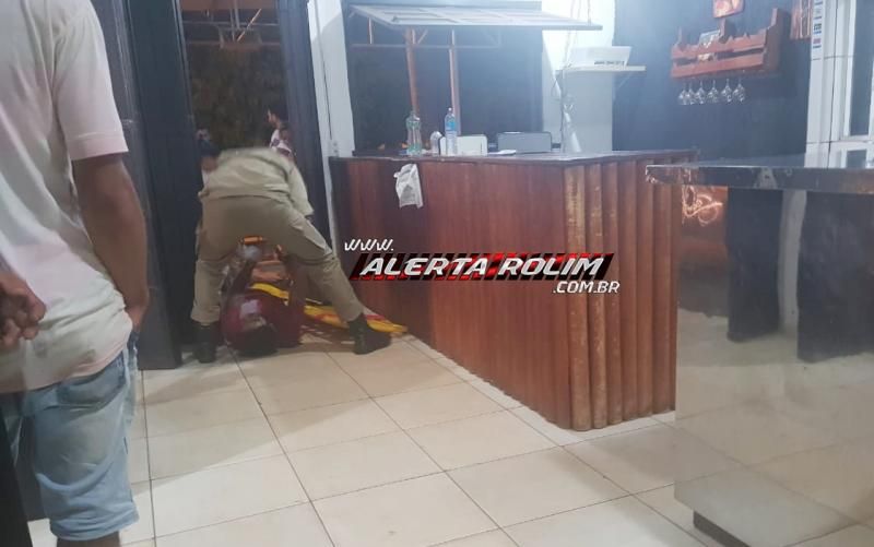 Homem é morto a facadas e pauladas, no centro de Rolim de Moura Homem é morto a facadas e pauladas, no centro de Rolim de Moura