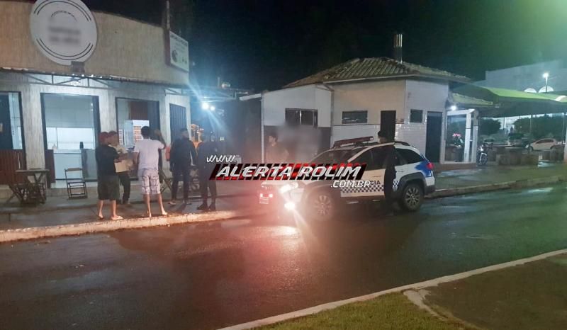 Homem é morto a facadas e pauladas, no centro de Rolim de Moura Homem é morto a facadas e pauladas, no centro de Rolim de Moura