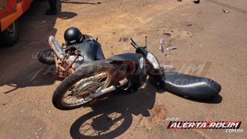 Jovem que fraturou as duas pernas em acidente de trânsito em Rolim de Moura precisa de doação de sangue Jovem que fraturou as duas pernas em acidente de trânsito em Rolim de Moura precisa de doação de sangue