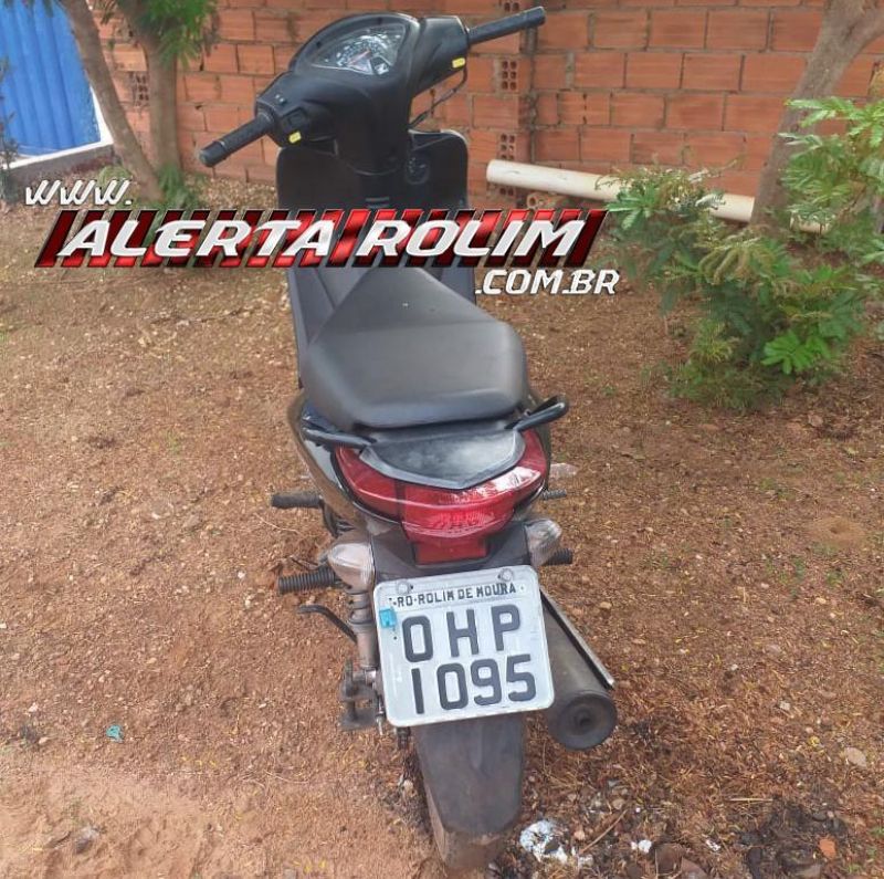 Moto furtada de Policial Penal nesta madrugada de quinta-feira (01), acaba de ser recuperada pela Polícia Militar do 10° Batalhão em Rolim de Moura. Moto furtada de Policial Penal nesta madrugada de quinta-feira (01), acaba de ser recuperada pela Polícia Militar do 10° Batalhão em Rolim de Moura.