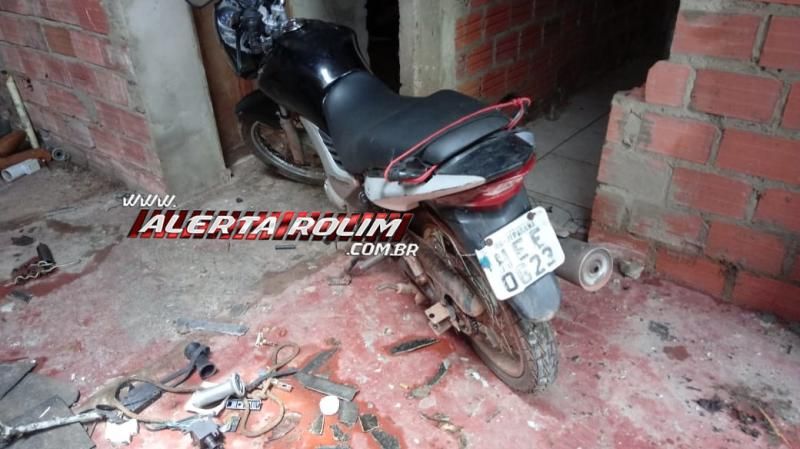 Moto furtada durante essa madrugada acaba de ser recuperada pela Polícia Militar, em Rolim de Moura Moto furtada durante essa madrugada acaba de ser recuperada pela Polícia Militar, em Rolim de Moura