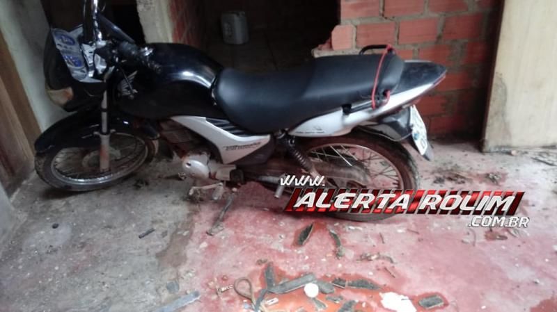 Moto furtada durante essa madrugada acaba de ser recuperada pela Polícia Militar, em Rolim de Moura Moto furtada durante essa madrugada acaba de ser recuperada pela Polícia Militar, em Rolim de Moura