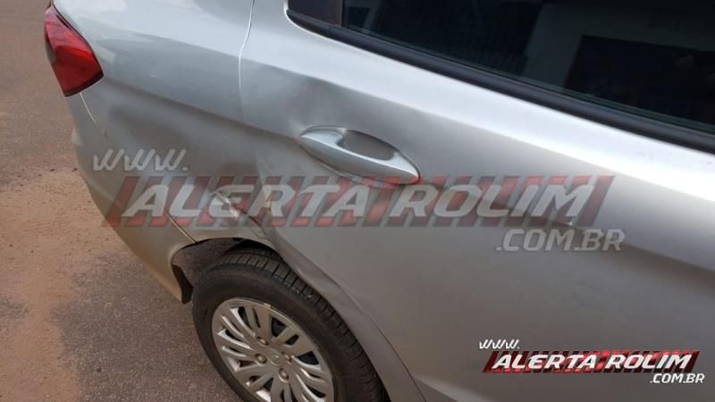 Motociclista é socorrido com suspeita de fratura no braço após colisão com carro no Centro de Rolim de Moura Motociclista é socorrido com suspeita de fratura no braço após colisão com carro no Centro de Rolim de Moura