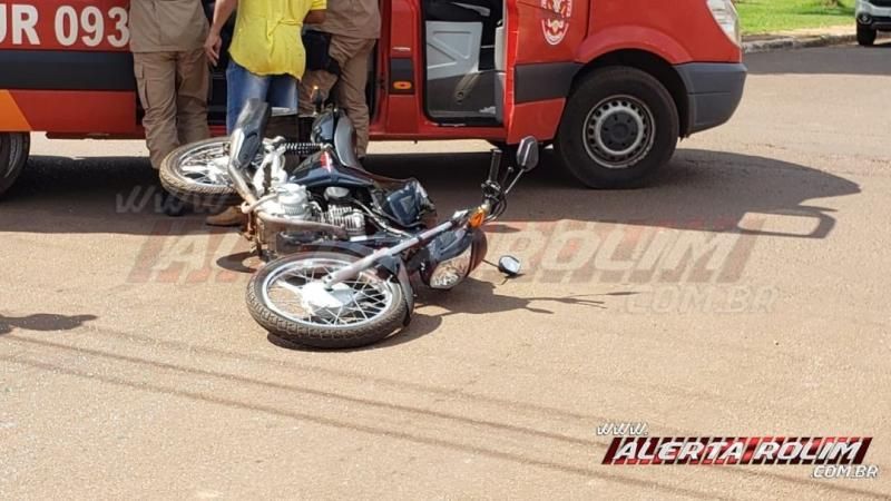 Motociclista é socorrido com suspeita de fratura no braço após colisão com carro no Centro de Rolim de Moura Motociclista é socorrido com suspeita de fratura no braço após colisão com carro no Centro de Rolim de Moura