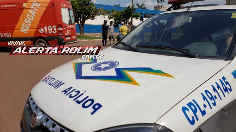 Motociclista é socorrido com suspeita de fratura no braço após colisão com carro no Centro de Rolim de Moura Motociclista é socorrido com suspeita de fratura no braço após colisão com carro no Centro de Rolim de Moura
