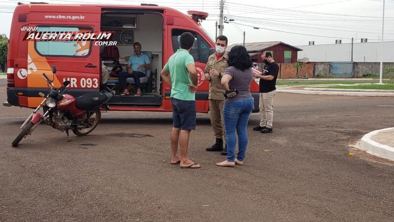 Motociclista é socorrido pelos Bombeiros após se chocar contra carro, em Rolim de Moura Motociclista é socorrido pelos Bombeiros após se chocar contra carro, em Rolim de Moura