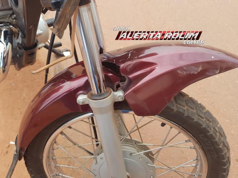 Motociclista fica ferido ao bater na traseira de caminhão na Avenida São Paulo, em Rolim de Moura Motociclista fica ferido ao bater na traseira de caminhão na Avenida São Paulo, em Rolim de Moura