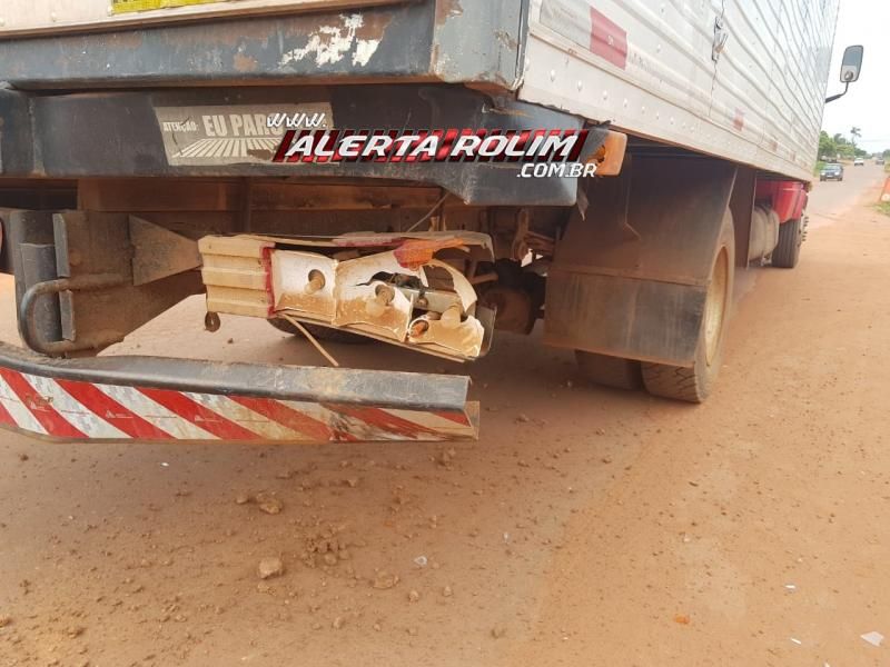 Motociclista fica ferido ao bater na traseira de caminhão na Avenida São Paulo, em Rolim de Moura Motociclista fica ferido ao bater na traseira de caminhão na Avenida São Paulo, em Rolim de Moura