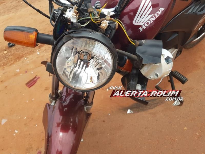 Motociclista fica ferido ao bater na traseira de caminhão na Avenida São Paulo, em Rolim de Moura Motociclista fica ferido ao bater na traseira de caminhão na Avenida São Paulo, em Rolim de Moura