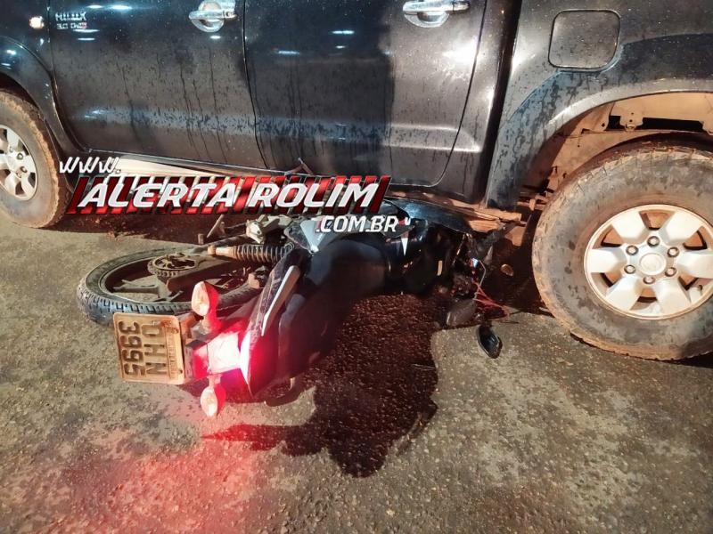 Motociclista fratura braço em colisão no cruzamento da Rua Urupá com Av. 25 de Agosto, em Rolim de Moura Motociclista fratura braço em colisão no cruzamento da Rua Urupá com Av. 25 de Agosto, em Rolim de Moura