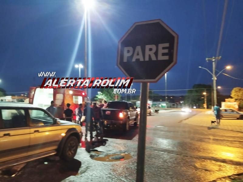 Motociclista fratura braço em colisão no cruzamento da Rua Urupá com Av. 25 de Agosto, em Rolim de Moura Motociclista fratura braço em colisão no cruzamento da Rua Urupá com Av. 25 de Agosto, em Rolim de Moura