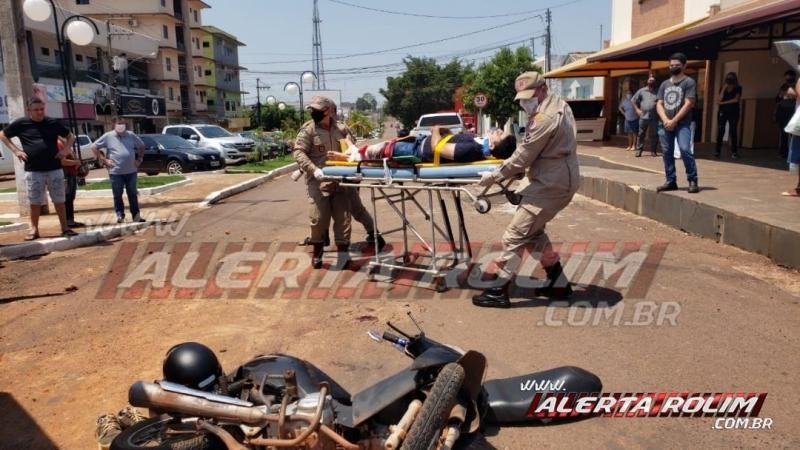 Motociclista sofre fratura exposta na perna após colidir em lateral de caminhonete, em Rolim de Moura Motociclista sofre fratura exposta na perna após colidir em lateral de caminhonete, em Rolim de Moura