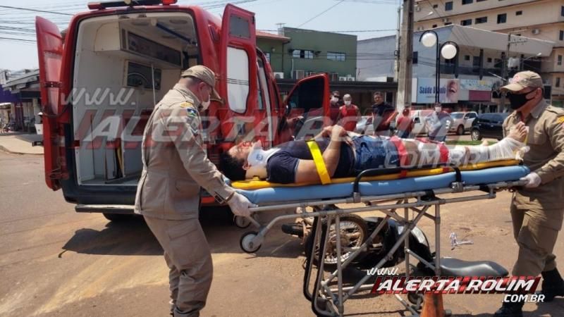 Motociclista sofre fratura exposta na perna após colidir em lateral de caminhonete, em Rolim de Moura Motociclista sofre fratura exposta na perna após colidir em lateral de caminhonete, em Rolim de Moura