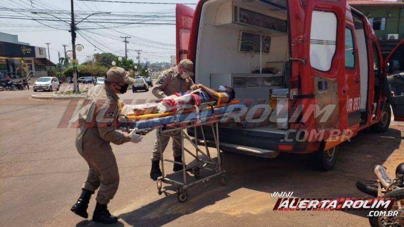 Motociclista sofre fratura exposta na perna após colidir em lateral de caminhonete, em Rolim de Moura Motociclista sofre fratura exposta na perna após colidir em lateral de caminhonete, em Rolim de Moura