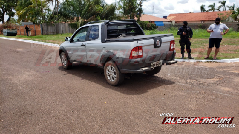Mulher é socorrida pelos bombeiros e sua moto vai parar embaixo de Pick-up em acidente de trânsito nesta quarta-feira, em Rolim de Moura Mulher é socorrida pelos bombeiros e sua moto vai parar embaixo de Pick-up em acidente de trânsito nesta quarta-feira, em Rolim de Moura