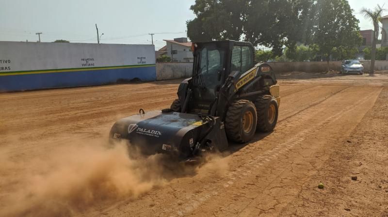 Obras de pavimentação asfáltica do pátio e vias de acessibilidade do 10° Batalhão em Rolim de Moura foram realizadas pelo DER Obras de pavimentação asfáltica do pátio e vias de acessibilidade do 10° Batalhão em Rolim de Moura foram realizadas pelo DER