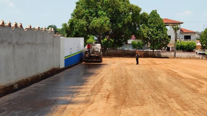 Obras de pavimentação asfáltica do pátio e vias de acessibilidade do 10° Batalhão em Rolim de Moura foram realizadas pelo DER Obras de pavimentação asfáltica do pátio e vias de acessibilidade do 10° Batalhão em Rolim de Moura foram realizadas pelo DER