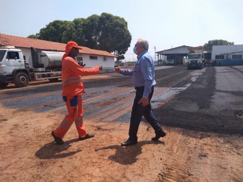 Obras de pavimentação asfáltica do pátio e vias de acessibilidade do 10° Batalhão em Rolim de Moura foram realizadas pelo DER Obras de pavimentação asfáltica do pátio e vias de acessibilidade do 10° Batalhão em Rolim de Moura foram realizadas pelo DER