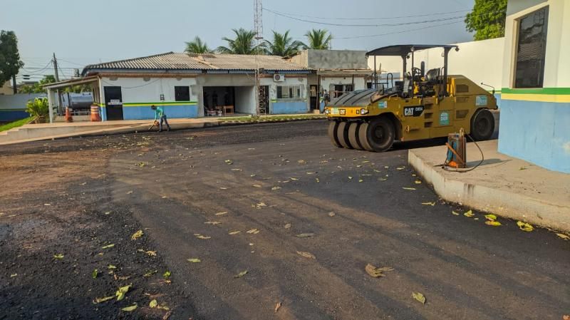 Obras de pavimentação asfáltica do pátio e vias de acessibilidade do 10° Batalhão em Rolim de Moura foram realizadas pelo DER Obras de pavimentação asfáltica do pátio e vias de acessibilidade do 10° Batalhão em Rolim de Moura foram realizadas pelo DER