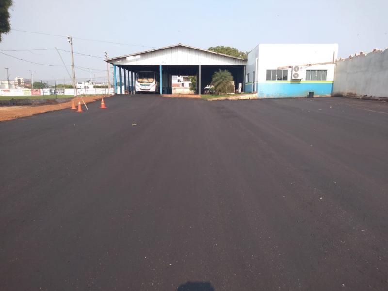 Obras de pavimentação asfáltica do pátio e vias de acessibilidade do 10° Batalhão em Rolim de Moura foram realizadas pelo DER Obras de pavimentação asfáltica do pátio e vias de acessibilidade do 10° Batalhão em Rolim de Moura foram realizadas pelo DER