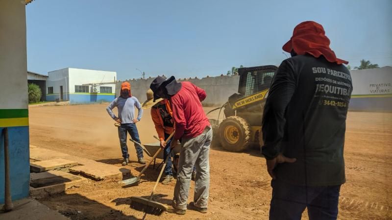 Obras de pavimentação asfáltica do pátio e vias de acessibilidade do 10° Batalhão em Rolim de Moura foram realizadas pelo DER Obras de pavimentação asfáltica do pátio e vias de acessibilidade do 10° Batalhão em Rolim de Moura foram realizadas pelo DER