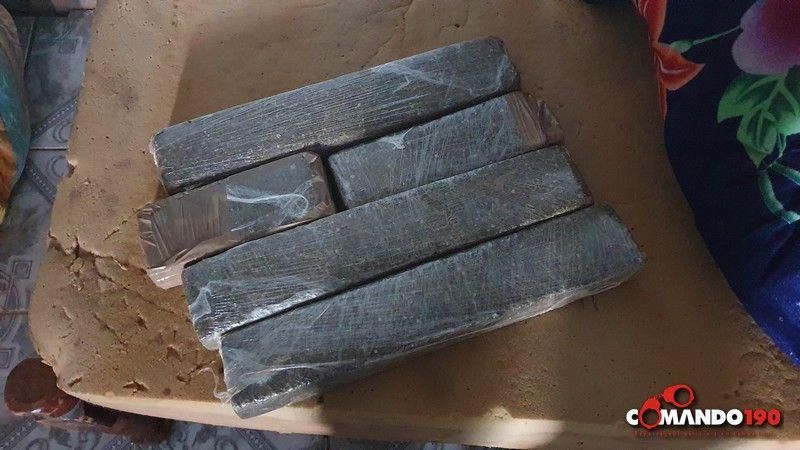 PM e PC apreendem 05 Kg de Maconha e prende quadrilha do Comando Vermelho, em Ji-Paraná PM e PC apreendem 05 Kg de Maconha e prende quadrilha do Comando Vermelho, em Ji-Paraná