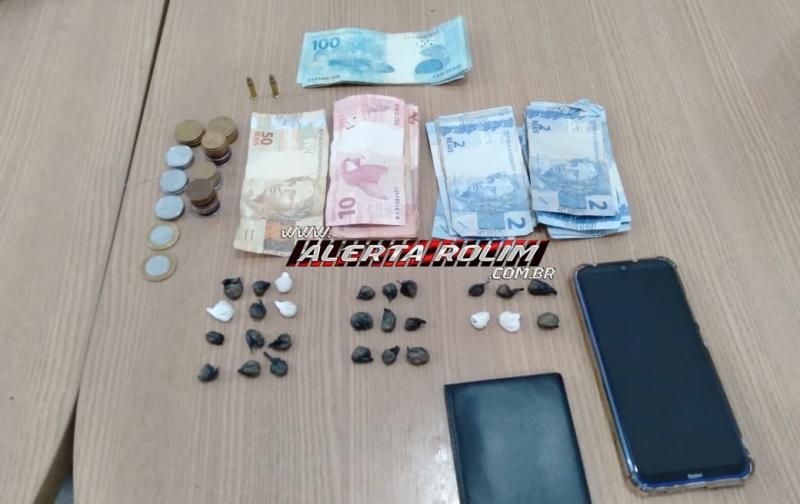 Polícia Militar recupera motocicleta furtada e prende mulher com drogas e munições, em Rolim de Moura Polícia Militar recupera motocicleta furtada e prende mulher com drogas e munições, em Rolim de Moura