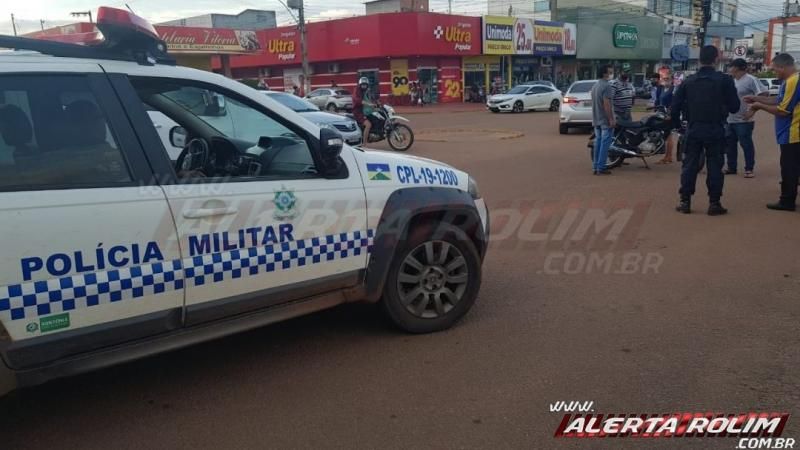 Terceiro acidente de trânsito com vítima nessa sexta-feira é registrado no Centro de Rolim de Moura Terceiro acidente de trânsito com vítima nessa sexta-feira é registrado no Centro de Rolim de Moura