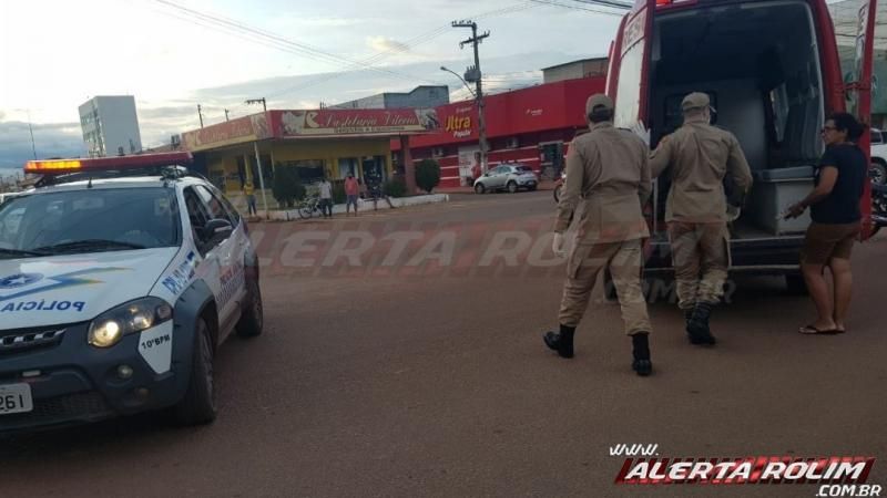 Terceiro acidente de trânsito com vítima nessa sexta-feira é registrado no Centro de Rolim de Moura Terceiro acidente de trânsito com vítima nessa sexta-feira é registrado no Centro de Rolim de Moura