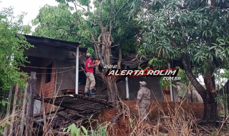 Vendaval e chuva de granizo causam estragos em Rolim de Moura; Corpo de Bombeiros foi acionado a atuar em diversas localidades Vendaval e chuva de granizo causam estragos em Rolim de Moura; Corpo de Bombeiros foi acionado a atuar em diversas localidades