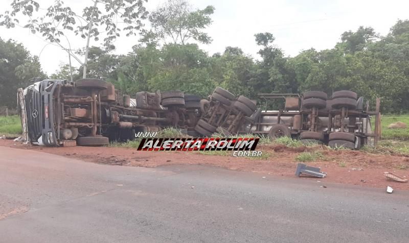 Carreta Bitrem carregada com soro de leite tomba na RO-383, entre Nova Estrela e Cacoal e condutor sofre ferimentos Carreta Bitrem carregada com soro de leite tomba na RO-383, entre Nova Estrela e Cacoal e condutor sofre ferimentos