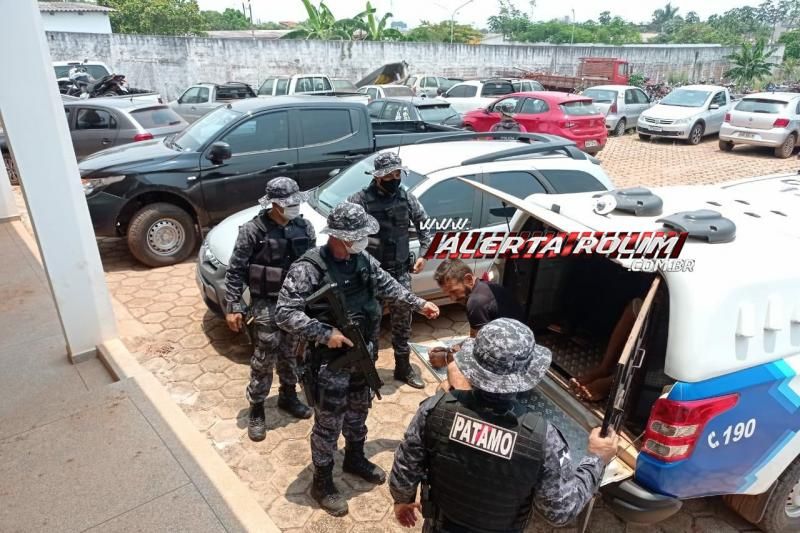 Dois suspeitos de tráfico de drogas são presos pela Polícia Civil e Polícia Militar em Rolim de Moura - Vídeo Dois suspeitos de tráfico de drogas são presos pela Polícia Civil e Polícia Militar em Rolim de Moura - Vídeo