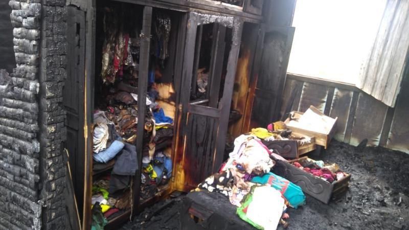 Família que teve residência incendiada no Beira Rio precisa de ajuda, em Rolim de Moura Família que teve residência incendiada no Beira Rio precisa de ajuda, em Rolim de Moura
