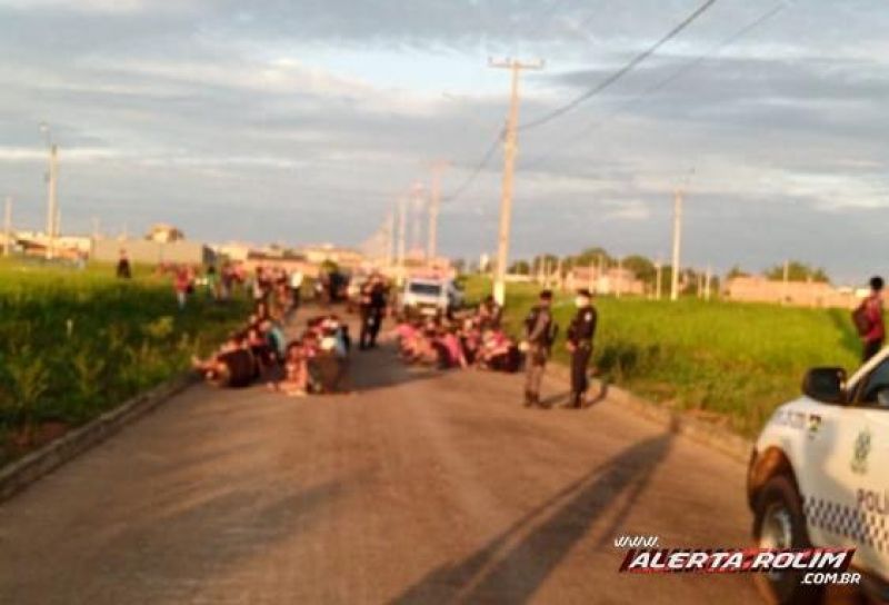 Mais de 200 pessoas são conduzidas à UNISP pela PM por corrupção de menores, perturbação do sossego nos Loteamentos Jequitibá e Buritis, em Rolim de Moura Mais de 200 pessoas são conduzidas à UNISP pela PM por corrupção de menores, perturbação do sossego nos Loteamentos Jequitibá e Buritis, em Rolim de Moura