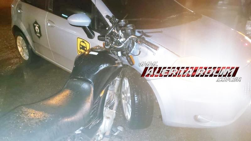 Motociclista embriagado e sem CNH colide em lateral de carro que avançou a via, em Rolim de Moura Motociclista embriagado e sem CNH colide em lateral de carro que avançou a via, em Rolim de Moura