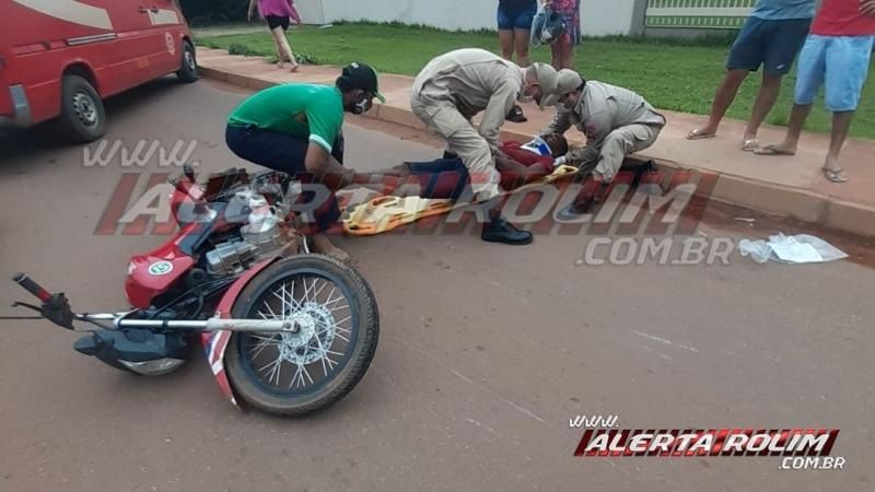 Motociclista sofre queda ao passar sobre quebra-molas na Rua Parnaíba, em Rolim de Moura Motociclista sofre queda ao passar sobre quebra-molas na Rua Parnaíba, em Rolim de Moura