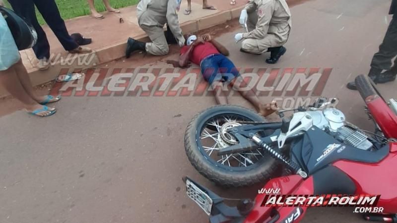 Motociclista sofre queda ao passar sobre quebra-molas na Rua Parnaíba, em Rolim de Moura Motociclista sofre queda ao passar sobre quebra-molas na Rua Parnaíba, em Rolim de Moura