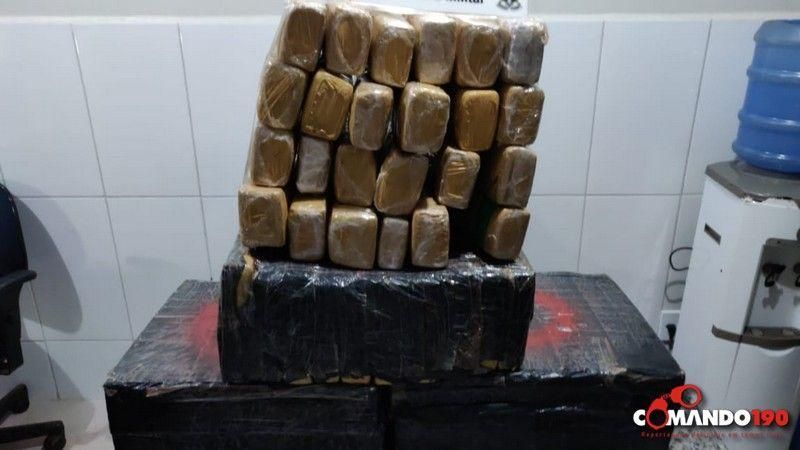 Operação em conjunto entre PM, PC, PRF e Polícia Penal resulta na apreensão de mais de 150 Kg de Maconha e na prisão de irmão da Prefeita afastada de Cacoal Operação em conjunto entre PM, PC, PRF e Polícia Penal resulta na apreensão de mais de 150 Kg de Maconha e na prisão de irmão da Prefeita afastada de Cacoal
